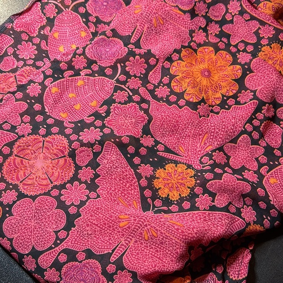 LuLaRoe Lindsay floral, butterfly & ladybug - Picture 4 of 4